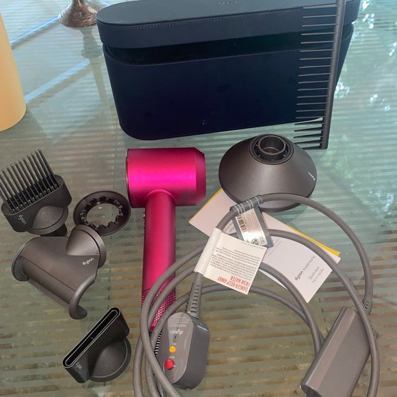 Dyson Supersonic with warranty - Picture 1 of 1
